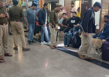 दिल्ली में धमाके के बाद आगरा में अलर्ट, चप्पे चप्पे पर पुलिस