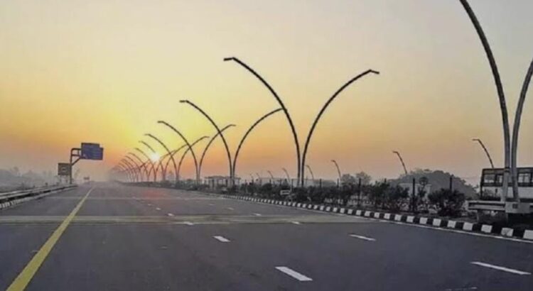 आगरा–लखनऊ एक्सप्रेसवे पर 75 किमी प्रति घंटा ही चल सकेंगे