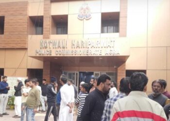पूर्व राज्यमंत्री और भाजपा नेता के अपार्टमेंट में कर्मचारी की संदिग्ध परिस्थितियों में मौत
