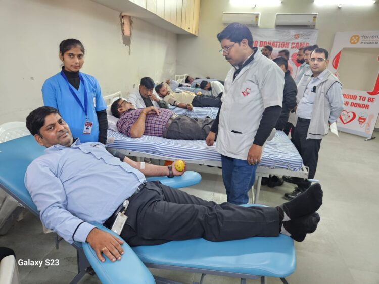 टोरेंट पावर के रक्तदान शिविर में कर्मचारियों ने दिया 202 यूनिट जीवनदायी रक्त
