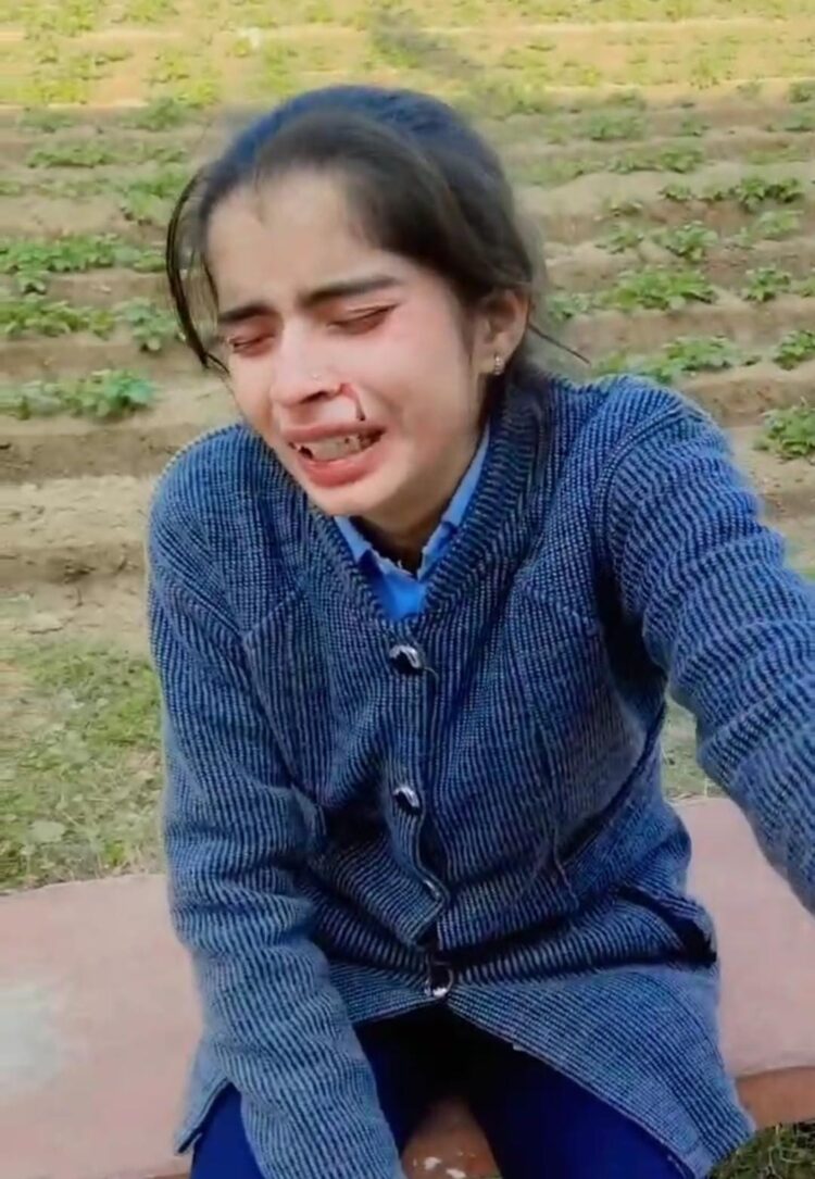 दो चोटी नहीं बनाने पर छात्रा को पीट पीटकर लहूलुहान कर दिया