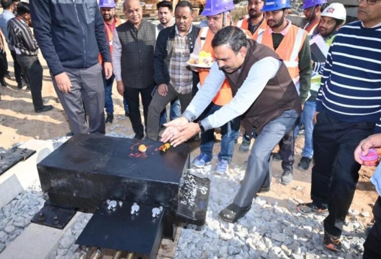 आगरा मेट्रो डिपो (PAC डिपो) में पहली पॉइंट मशीन इंस्टॉल की गई