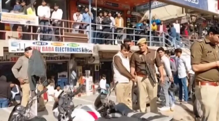 शाह मार्केट में बाइक टकराने को लेकर हुए विवाद में मारपीट के बाद फायरिंग