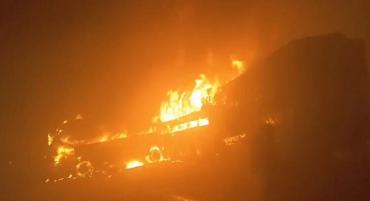 यमुना एक्सप्रेस वे पर सात बसों और दो कारों में टकराने के बाद लगी आग, जलने से चार की मौत कई घायल