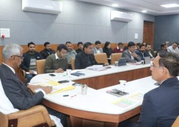 मंडल की रैंक इस माह गिरकर 15 वें स्थान पर पहुंचने पर आयुक्त ने असंतोष जताया