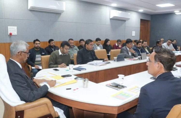 मंडल की रैंक इस माह गिरकर 15 वें स्थान पर पहुंचने पर आयुक्त ने असंतोष जताया