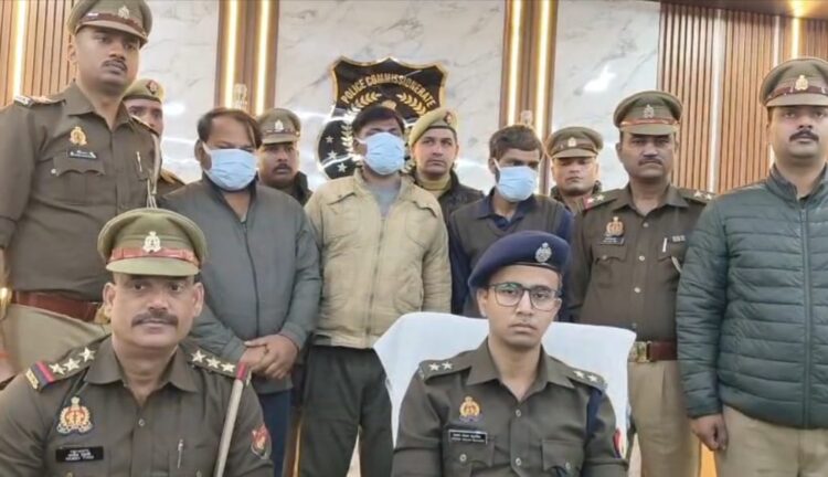 चांदी चोरी के  मामले में थाना न्यू आगरा पुलिस ने  तीन आरोपियों को गिरफ्तार किया