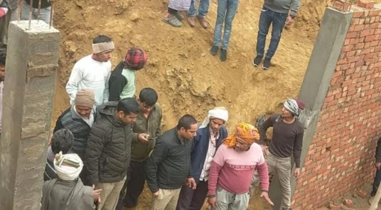 बाह में निर्माणाधीन मकान की बेसमेंट की दीवार गिरी दो की मौत, पांच घायल