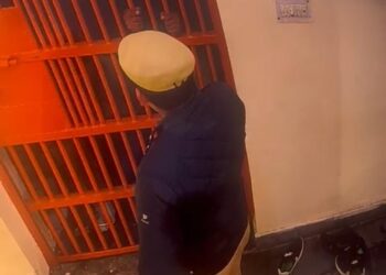 सिकंदरा थाने में हवालात की सलाखों में युवक का सिर मारने का वीडियो आया सामने