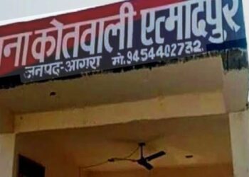 इंस्पेक्टर एत्मादपुर पर 85 साल के बुजुर्ग ने लगाए थप्पड़ मारने के आरोप