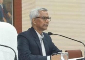 सरकारी योजनाओं का लाभ तय समय में पात्र लाभार्थियों तक पहुंचे: मंडलायुक्त