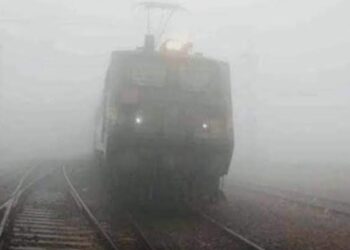 सुबह नौ बजे आगरा कैंट पहुंचने वाली उत्कल एक्सप्रेस शाम 5.41 बजे पहुंची