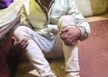 आगरा पुलिस हुई बेलगाम, इस बार जीवनी मंडी चौकी पुलिस ने दी थर्ड डिग्री, तलवे पर डंडे तोड़े, पैर के नाखून उखड़े