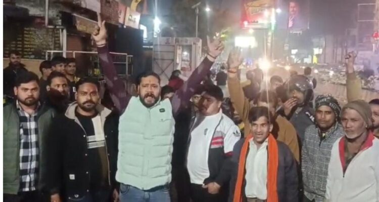 जगदीशपुरा में मंदिर के पास मीट की दुकान होने से क्षेत्रीय लोगों में फूटा आक्रोश
