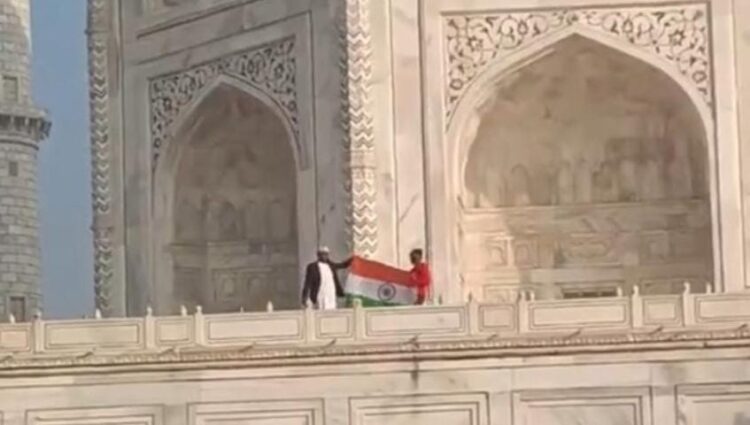 गणतंत्र दिवस पर ताजमहल में तिरंगा फहराने का दावा