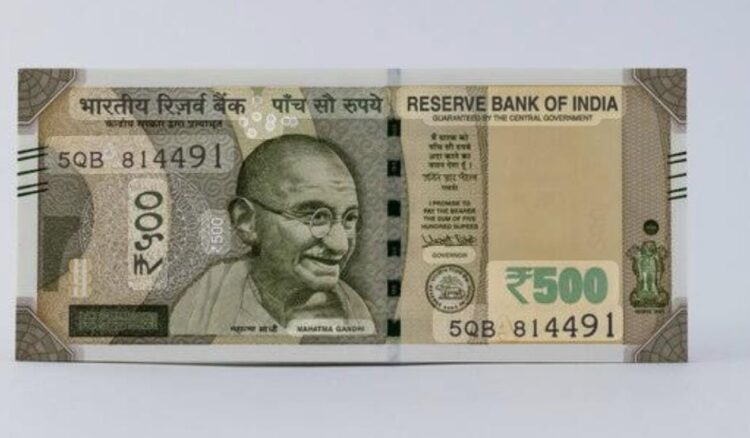 लोहामंडी में बैंक से रुपये निकालकर बाहर निकली महिला के एक लाख चोरी