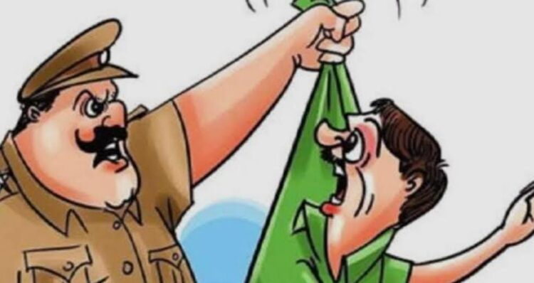 युवक को अपराधी बनाने में 33 पुलिसकर्मी बुरे फंसे, होगी CBI जांच, आगरा में एएनटीएफ में तैनात इंस्पेक्टर सहित कई के नाम फंसाने वालों में
