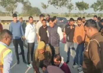 यमुना एक्सप्रेसवे पर महिला की हत्या कर शव फेंका