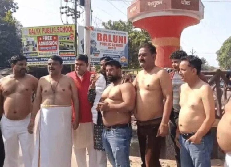 फिल्म ‘घूसखोर पंडत’ को लेकर आगरा में भी विरोध