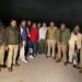 फतेहपुर सीकरी पुलिस की शातिर बदमाश से मुठभेड़, बदमाश के पैर में लगी गोली