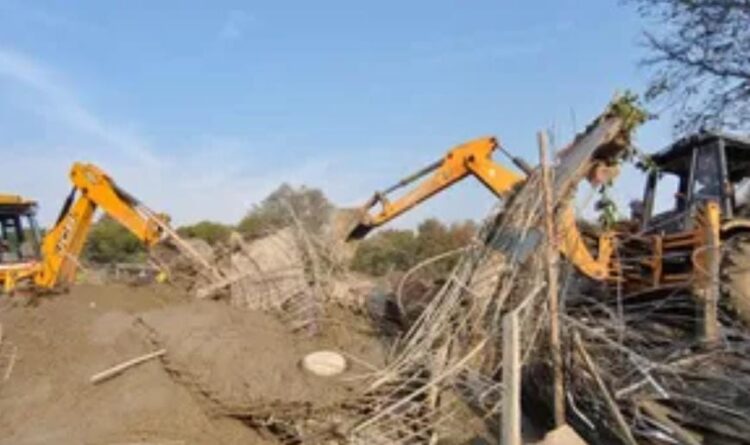 फिरोजाबाद में निर्माणाधीन मकान का लेंटर गिरने से चार साल की बच्ची की मौत, 13 लोग घायल