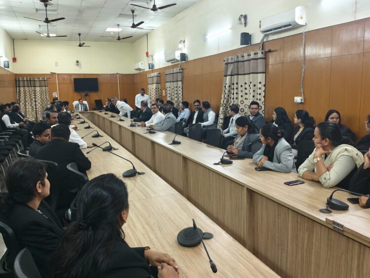 लोक अदालत में चिन्हित वादों में कम से कम दो बार नोटिस भेजें बोले जिला जज