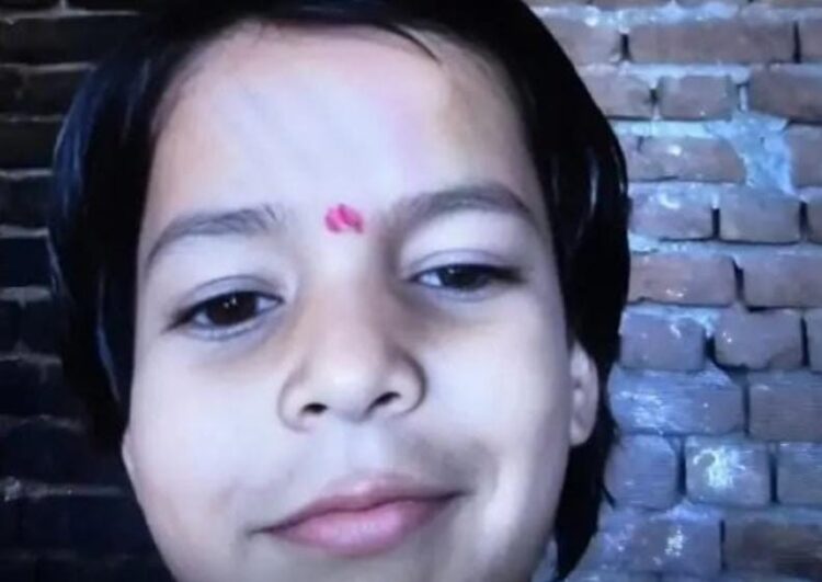 स्कूल बस के टूटे फर्श से नीचे गिरी छात्रा, पहिए के नीचे आने से हुई मौत