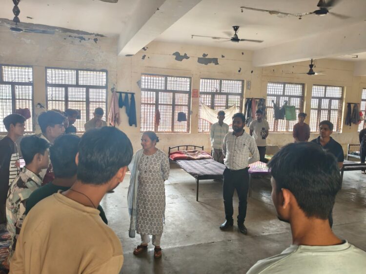 अगर आपके पास पैरवी के लिए नहीं है अधिवक्ता तो निशुल्क मिलेगा