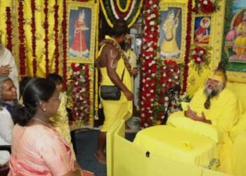 जोरदार बारिश के बीच राष्ट्रपति संत प्रेमानंद महाराज के आश्रम पहुंचीं