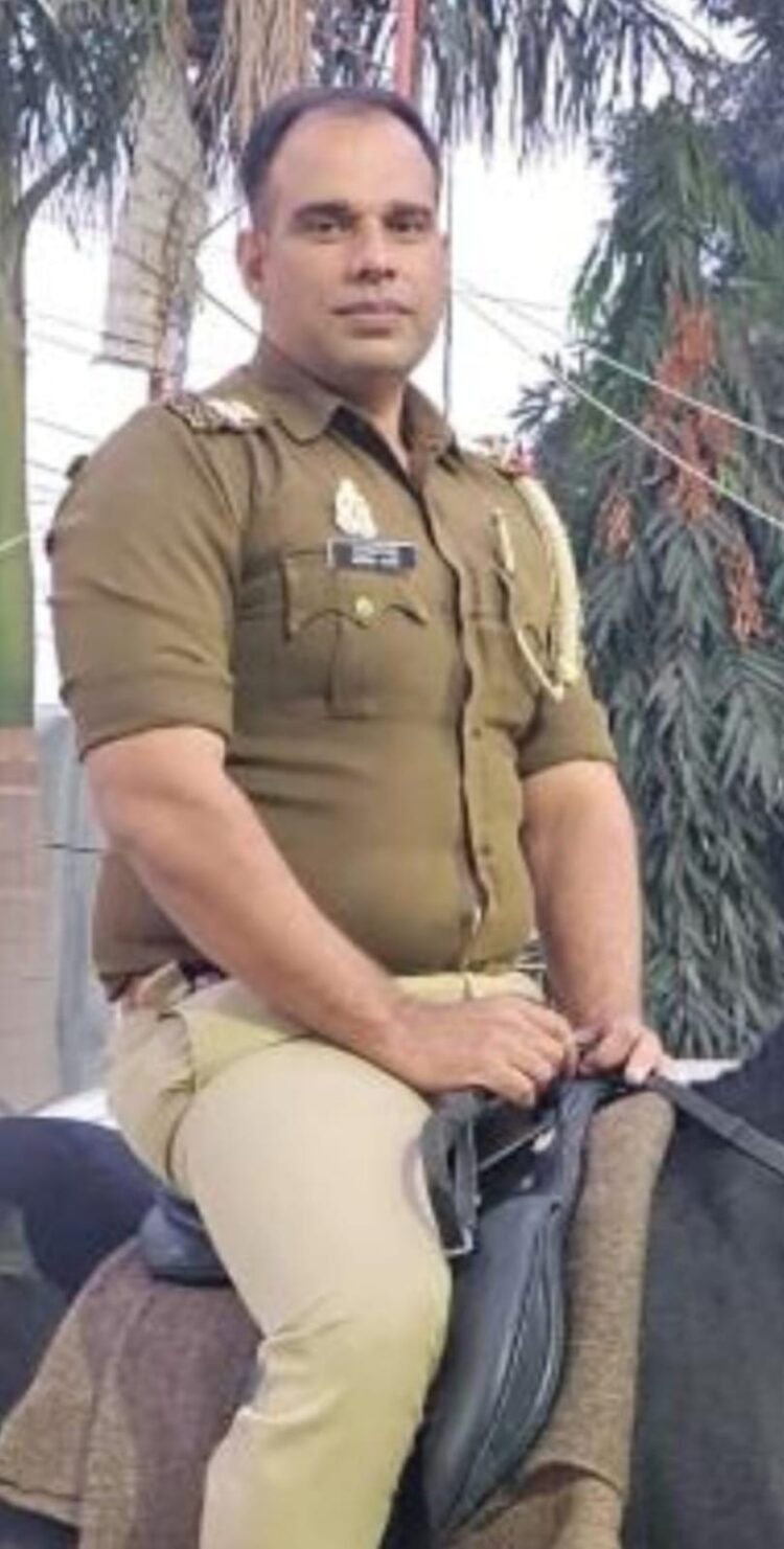 मंदिर और मजार के विवाद में निलंबित हुआ दरोगा शक्ति राठी पहले भी रहा है सुर्खियों में