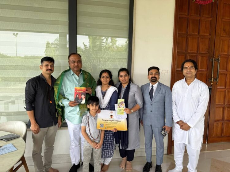 धर्म परिवर्तन के मुद्दे पर आर्ष विद्या समाजम के प्रतिनिधियों ने सांसद नवीन जैन से की मुलाकात