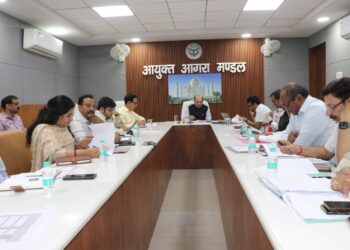 मंडलायुक्त चारों जिलों के डीएम से बोले सभी स्कूल बसों की फिटनेस की तेजी से की जाए जांच