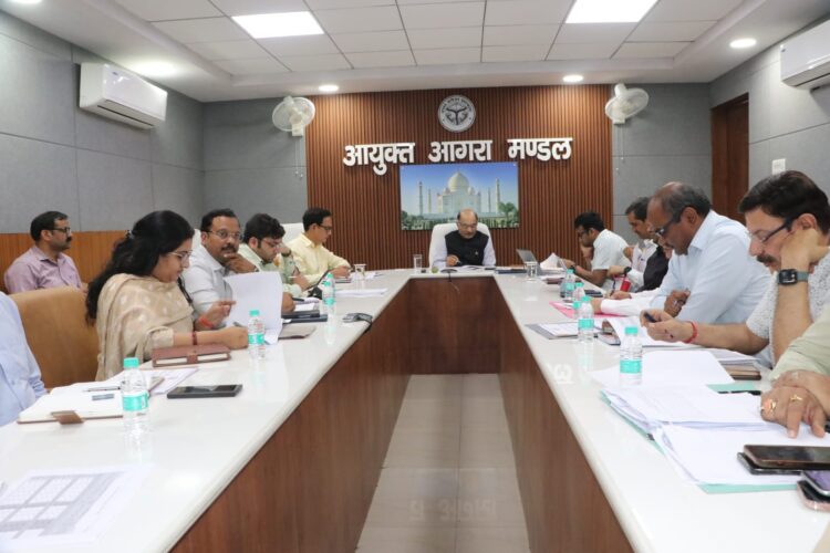 मंडलायुक्त चारों जिलों के डीएम से बोले सभी स्कूल बसों की फिटनेस की तेजी से की जाए जांच