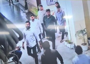 नगर निगम सदन बैठक के दौरान 10 से 15 संदिग्ध युवकों के आने पर FIR