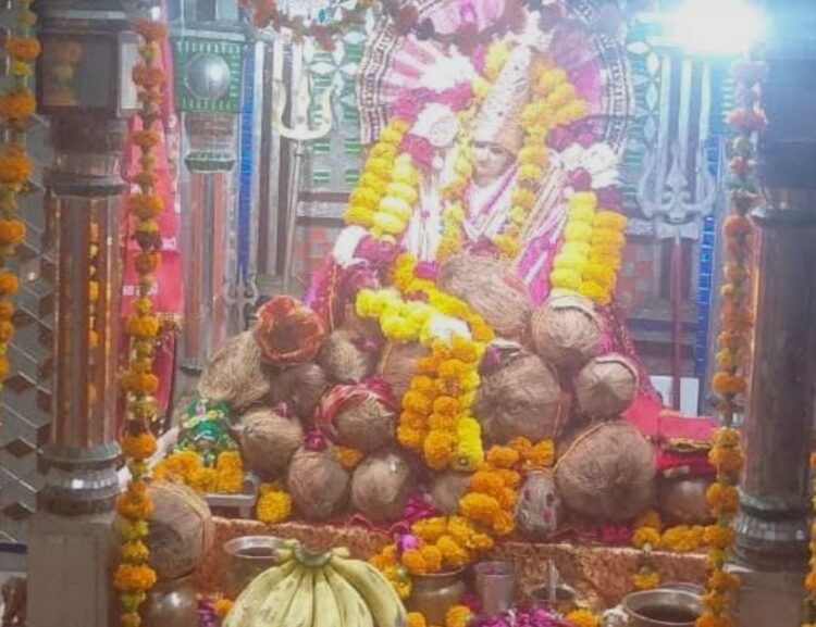 नवरात्र की अष्टमी पर शहर पूरी तरह भक्ति, श्रद्धा और उत्साह के रंग में रंगा नजर आया