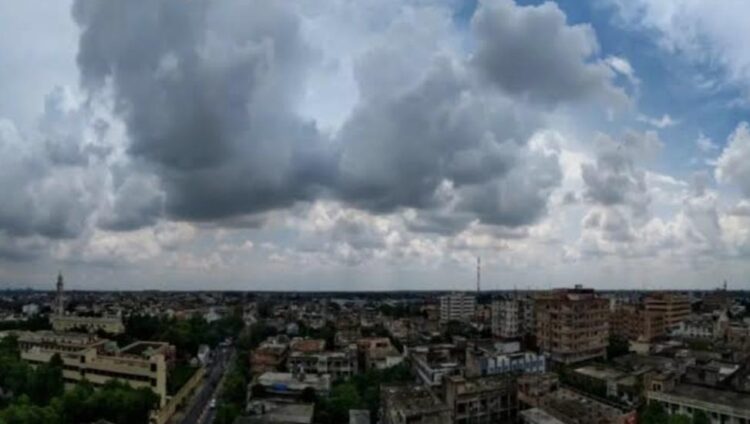 मंगलवार को तेज हवाएं चलने लगीं, आसमान में घने बादल छा गए