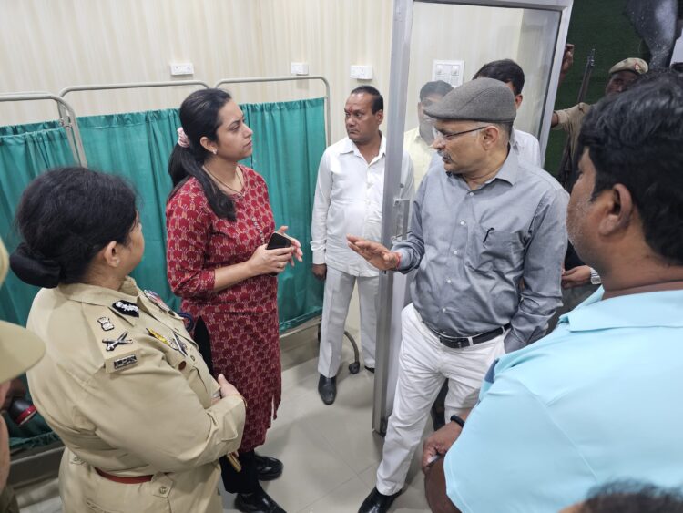 मंडलायुक्त और एडीजी ने जाना घायलों का हाल, डूबे हुए लोगों को खोजने को रेस्क्यू जारी