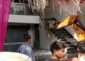 आवास विकास का सिकंदरा में अवैध निर्माण पर बुलडोज़र चला, कई इमारतें सील