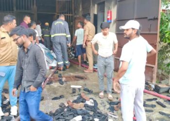 सिकंदरा में जूते का सोल बनाने वाली फैक्ट्री में लगी आग