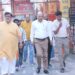 कैलाश मंदिर पर चल रहे विकास कार्यों का निरीक्षण करने पहुंचे मंडलायुक्त