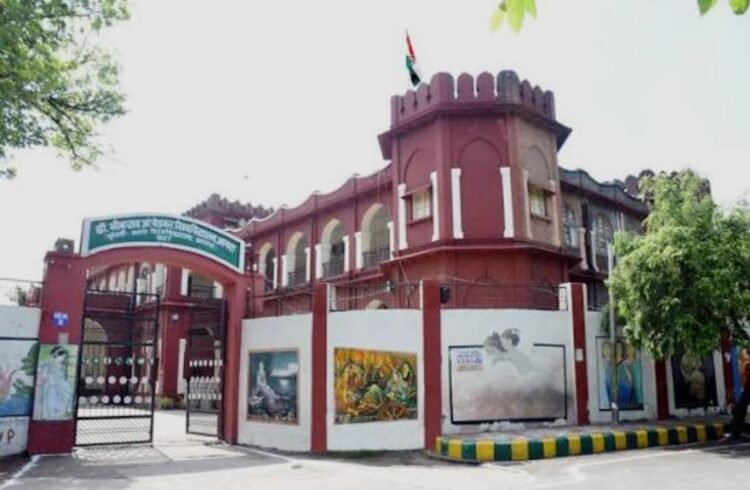 विश्वविद्यालय ने पिछले तीन साल में शौचालय की मरम्मत, रंगाई पुताई में में करोड़ों फूंक डाले, RTI से खुली पोल