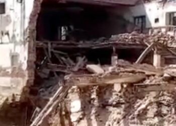 बेलनगंज में केनरा बैंक की छत और दीवार ढही