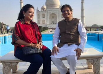 केंद्रीय मंत्री पियूष गोयल ने धर्मपत्नी संग निहारा ताज