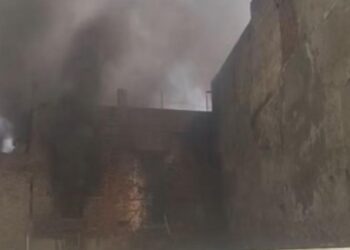 मंटोला में घनी आबादी में केमिकल फैक्ट्री में भीषण आग लगने से फैली दहशत