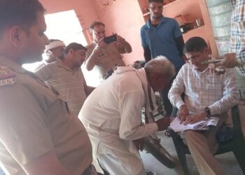 बाह में खाद्य सुरक्षा एवं औषधि प्रशासन विभाग ने पकड़ा 990 लीटर मिलावटी तेल