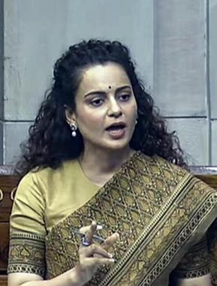 कंगना रनौत के वकील को न्यायालय के तीखे सवालों के बीच बार-बार मांगनी पड़ी माफी