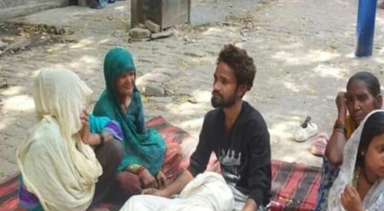 पालीवाल पार्क में युवक की हत्या, चेहरे को पत्थर से कुचल दिया
