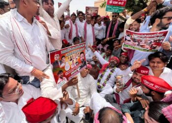 एलपीजी, पेट्रोल-डीजल पर दाम बढ़ने को लेकर सपाइयों ने किया विरोध प्रदर्शन