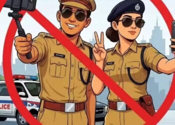 वर्दी में सोशल मीडिया पर रील बनाने और पोस्ट डालने पर आठ पुलिसकर्मी लाइन हाजिर