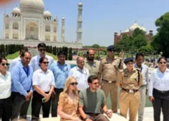 अमेरिकी राष्ट्रपति डोनाल्ड ट्रंप की बेटी ने पति के साथ निहारा ताज